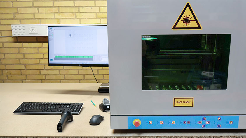 Lasermarkierstation beim Kunden vor Ort -Workstation Professional mit Faserlaser DFL Ventus Marker