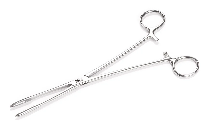 Marquage en noir d'une paire de ciseaux chirurgicaux par marquage laser