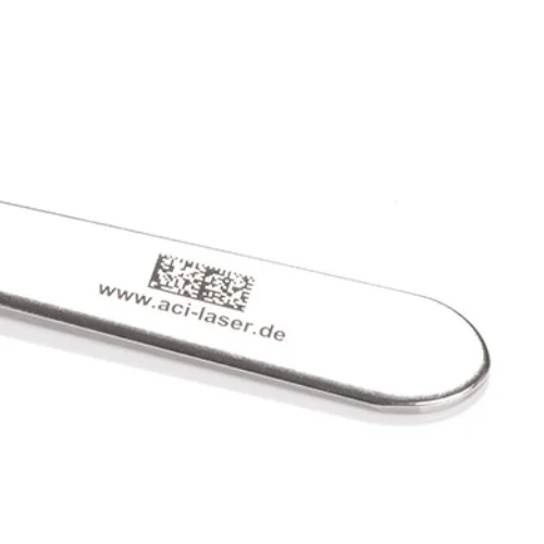 Marquage noir sur manche de scalpel en acier inoxydable par marquage laser